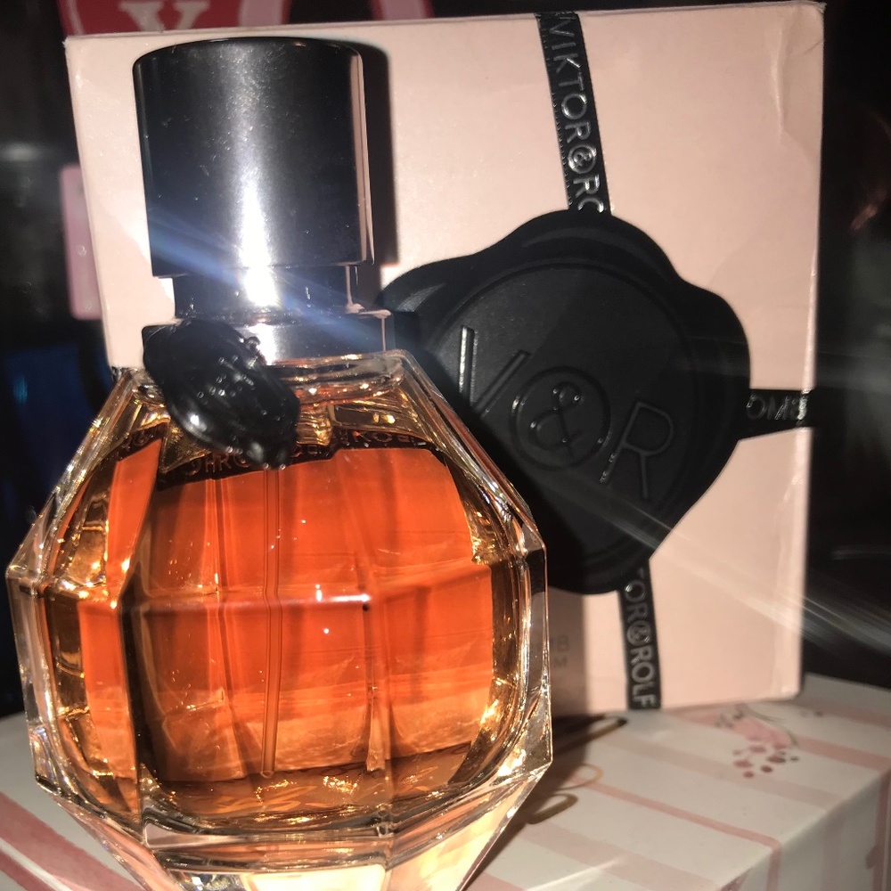 FLOWERBOMB BY VIKTOR&ROLF